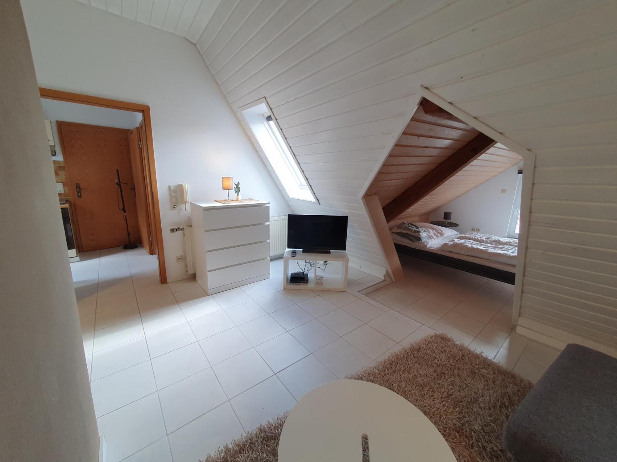 Zentrale Dachwohnung In Sha Apartment